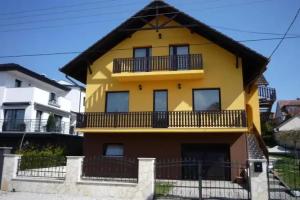 Apartmanhaz King, Heviz