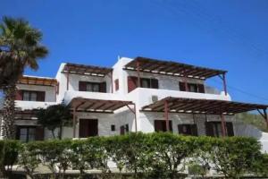 Studios Fivos, Logaras