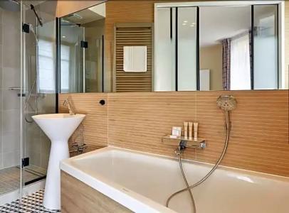 Hôtel de Sévigné - 100