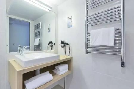 Kyriad Paris 18 - Porte de Clignancourt - Montmartre - 119