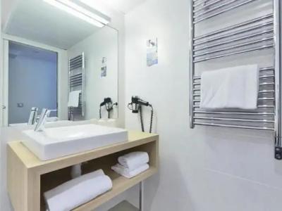 Kyriad Paris 18 - Porte de Clignancourt - Montmartre - 103