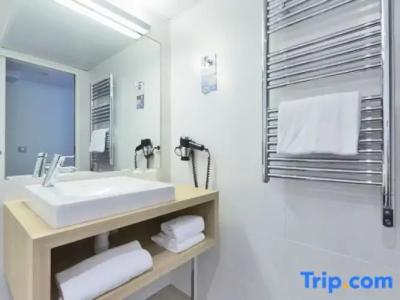 Kyriad Paris 18 - Porte de Clignancourt - Montmartre - 128