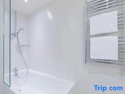 Kyriad Paris 18 - Porte de Clignancourt - Montmartre - 129