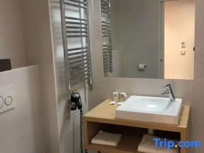 Kyriad Paris 18 - Porte de Clignancourt - Montmartre - 131
