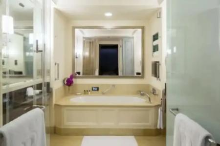 The Peninsula Chicago - 32