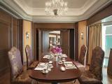 Peninsula Suite