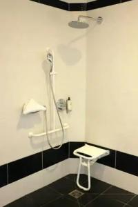 Best Western Le Cheval Blanc -Centre- Vieux Port - 39