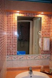 Best Western Le Cheval Blanc -Centre- Vieux Port - 48