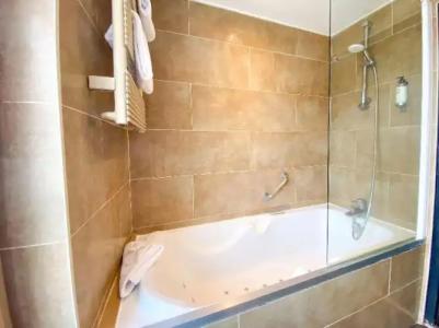 Best Western Le Cheval Blanc -Centre- Vieux Port - 136