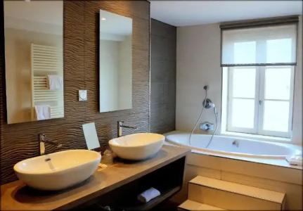 Best Western Le Cheval Blanc -Centre- Vieux Port - 166