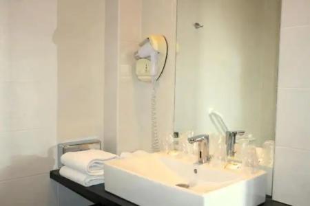 Best Western Le Cheval Blanc -Centre- Vieux Port - 85