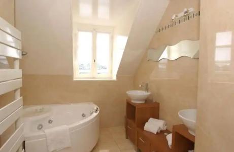 Best Western Le Cheval Blanc -Centre- Vieux Port - 70