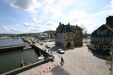 Best Western Le Cheval Blanc -Centre- Vieux Port - 87