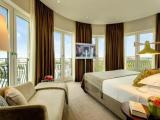 Executive Suite with park view