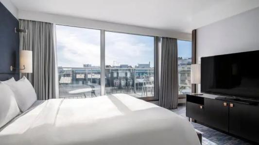 Renaissance Paris Arc de Triomphe - 98