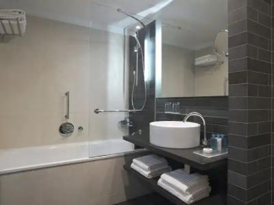 Renaissance Paris Arc de Triomphe - 95