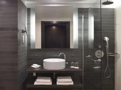 Renaissance Paris Arc de Triomphe - 65