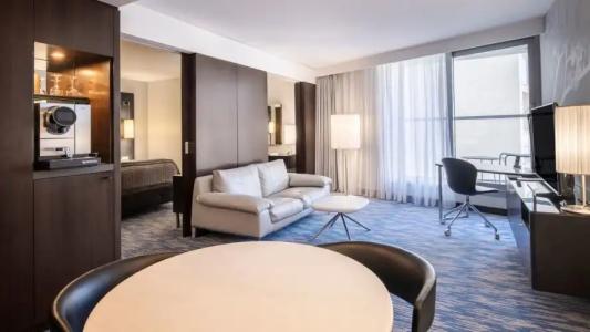 Renaissance Paris Arc de Triomphe - 115