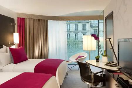 Renaissance Paris Arc de Triomphe - 2