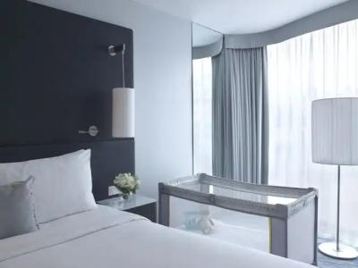 Renaissance Paris Arc de Triomphe - 60