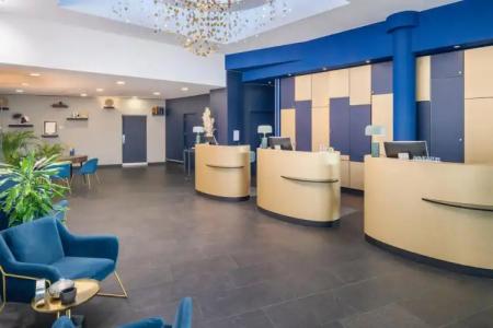 Renaissance Paris Arc de Triomphe - 1