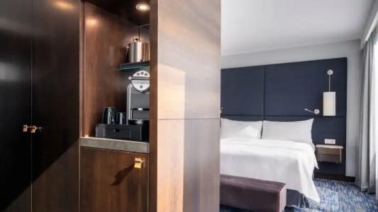 Renaissance Paris Arc de Triomphe - 101