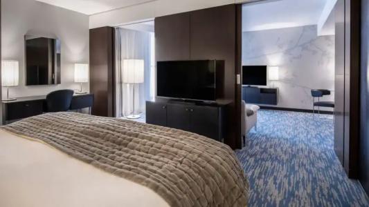 Renaissance Paris Arc de Triomphe - 110