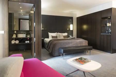 Renaissance Paris Arc de Triomphe - 3