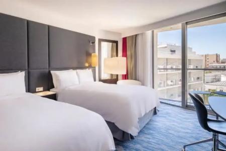 Renaissance Paris Arc de Triomphe - 79