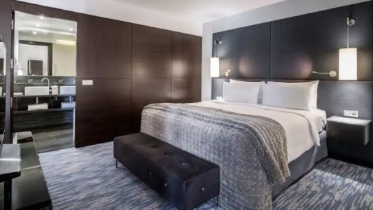 Renaissance Paris Arc de Triomphe - 109