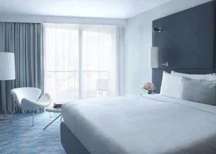 Renaissance Paris Arc de Triomphe - 73