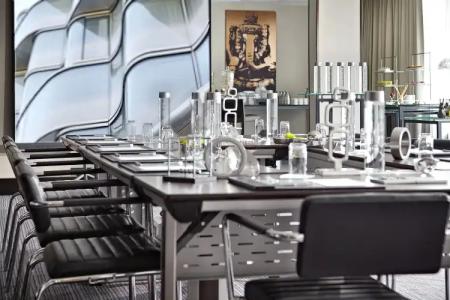 Renaissance Paris Arc de Triomphe - 17