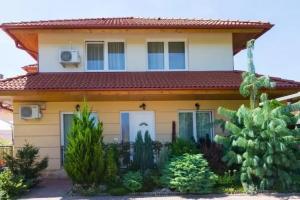 Andi Apartman, Heviz