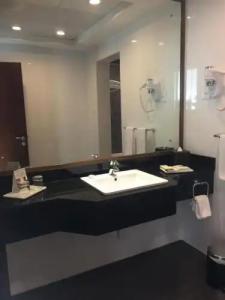 Ramada by Wyndham Abu Dhabi Corniche - 104