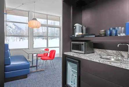 Aspen Meadows Resort - 8