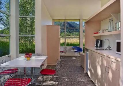 Aspen Meadows Resort - 24