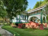 Cottage with garden view