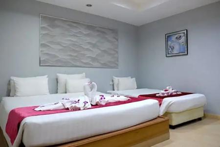 The Beach Front Resort, Pattaya - 32