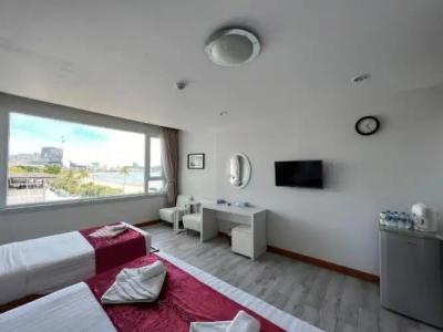 The Beach Front Resort, Pattaya - 84