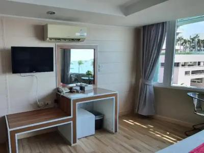 The Beach Front Resort, Pattaya - 118
