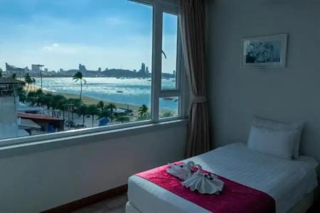 The Beach Front Resort, Pattaya - 89