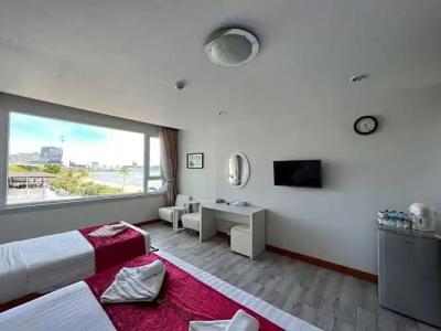 The Beach Front Resort, Pattaya - 27
