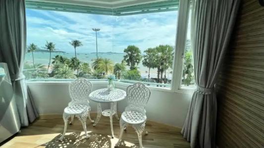 The Beach Front Resort, Pattaya - 77