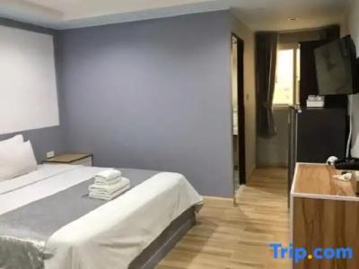 The Beach Front Resort, Pattaya - 42