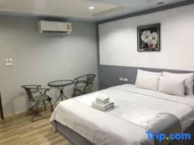 The Beach Front Resort, Pattaya - 37