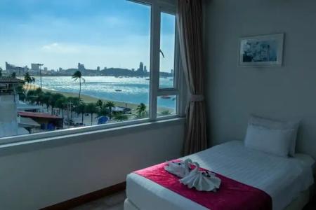 The Beach Front Resort, Pattaya - 74