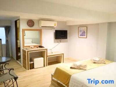The Beach Front Resort, Pattaya - 41