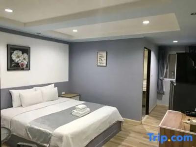 The Beach Front Resort, Pattaya - 36