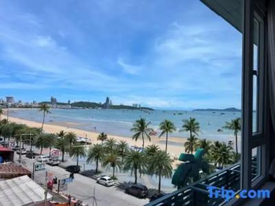 The Beach Front Resort, Pattaya - 162