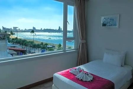 The Beach Front Resort, Pattaya - 34